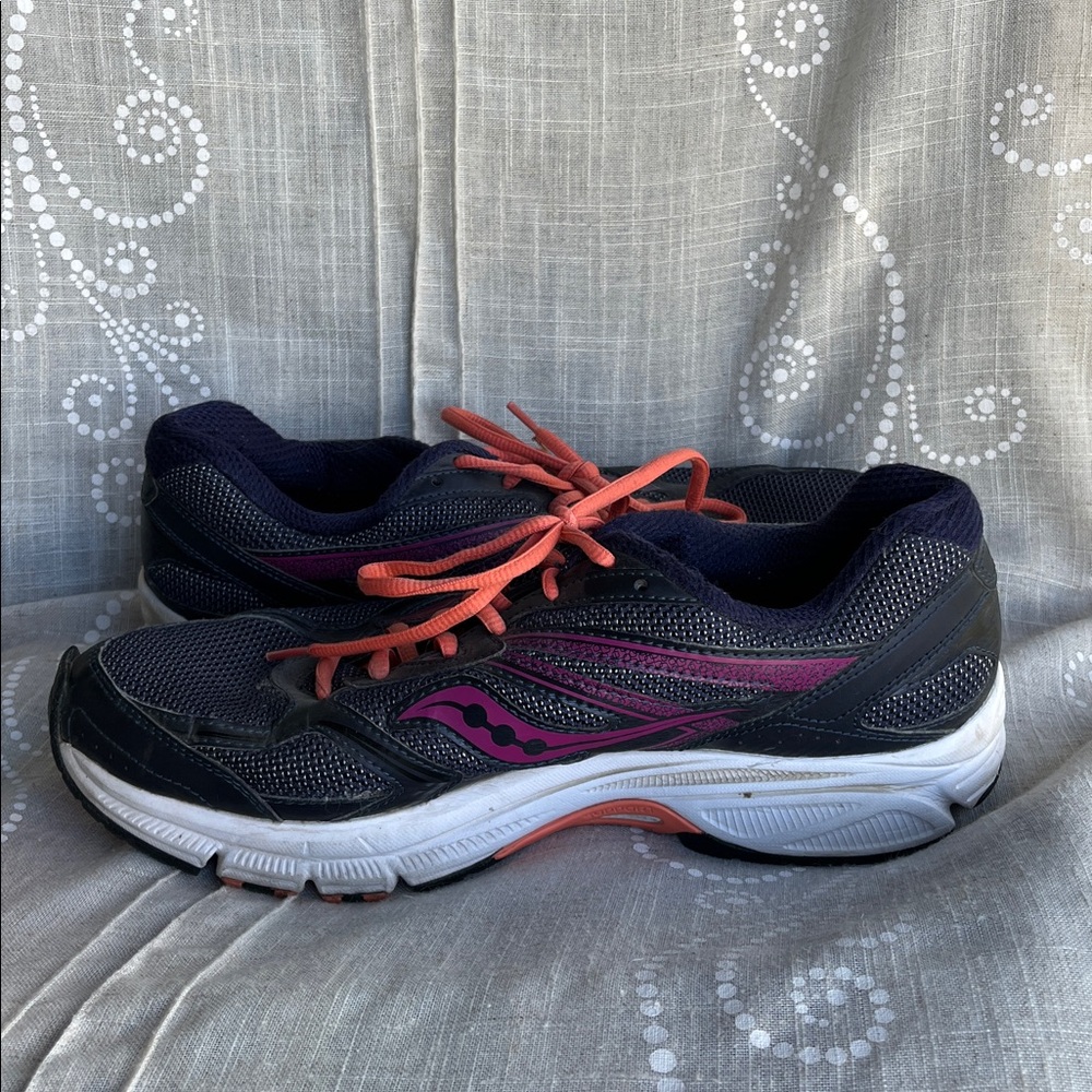 Saucony Cohesion women’s running walking shoes size 12